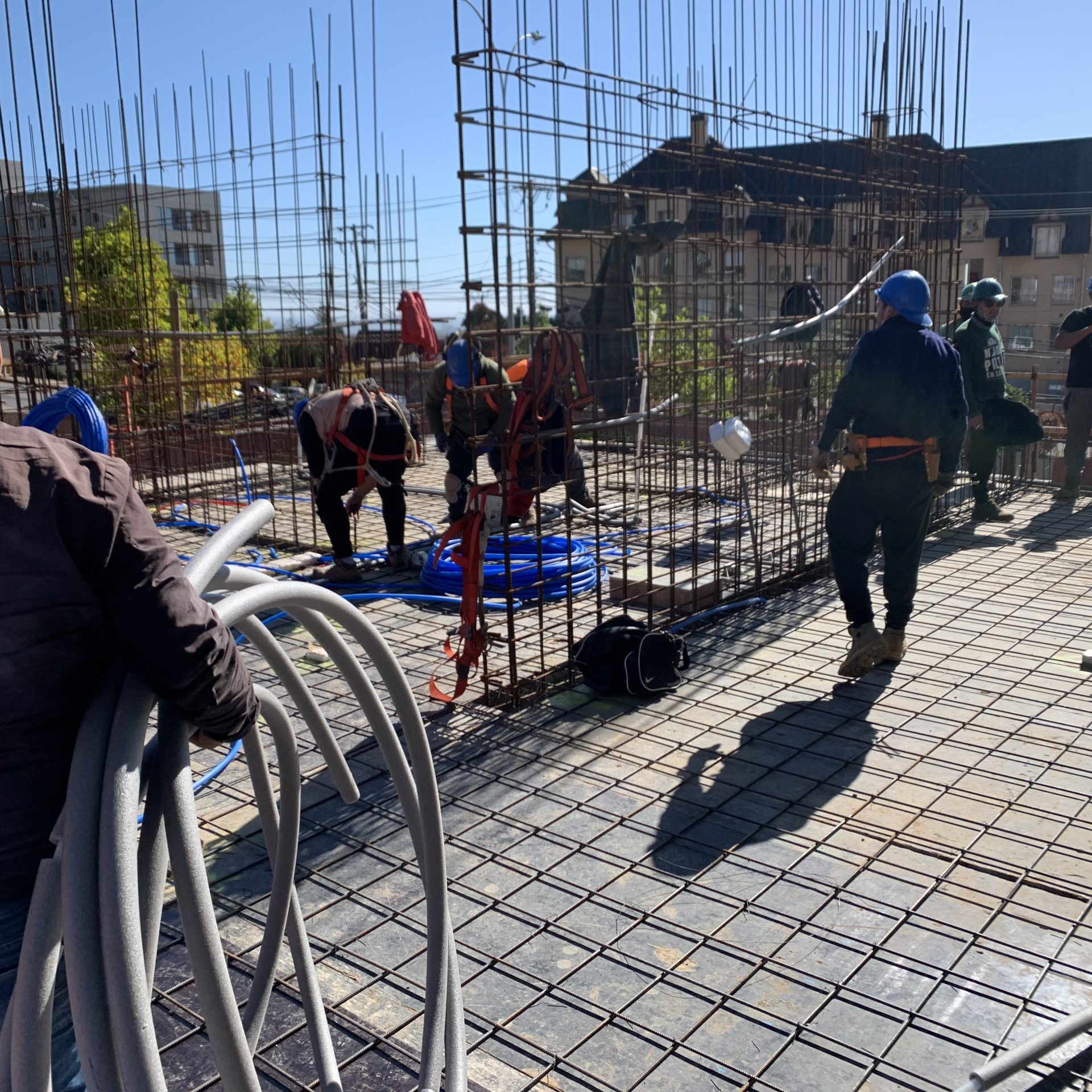 ingenieros trabajando en obra edificio