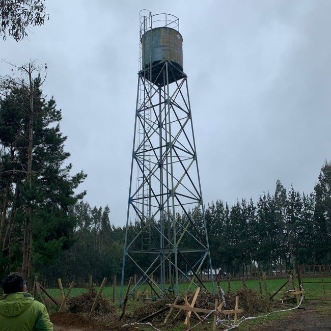 foto lateral estanque agua