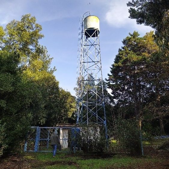 foto terreno estanque agua